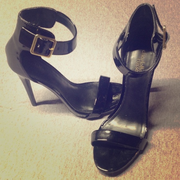 Black sexy heel with strap
