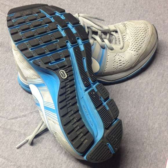 Women's nike running shoes - Picture 2 of 2