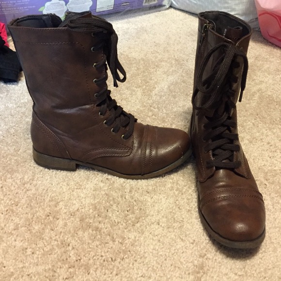 Combat style boots