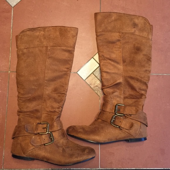 Knee-high brown faux suede boots