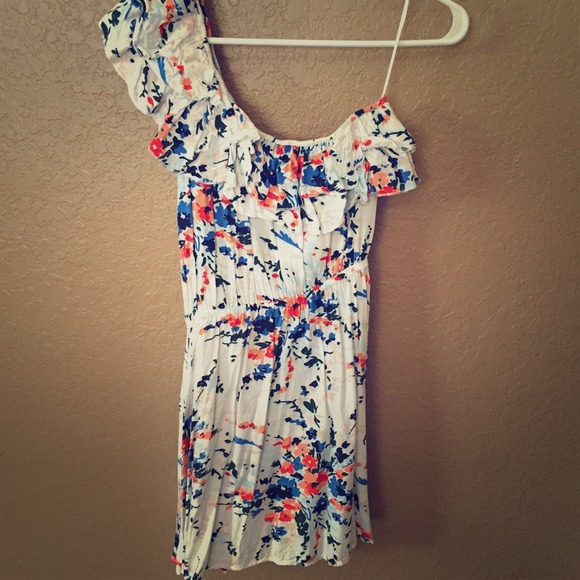 One shoulder dress