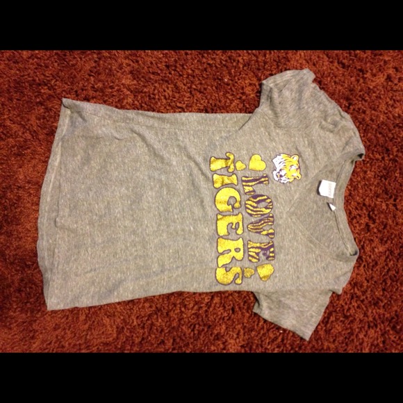 Grey short sleeve LSU shirt.