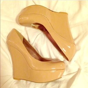 Steve Madden Nude Wedges