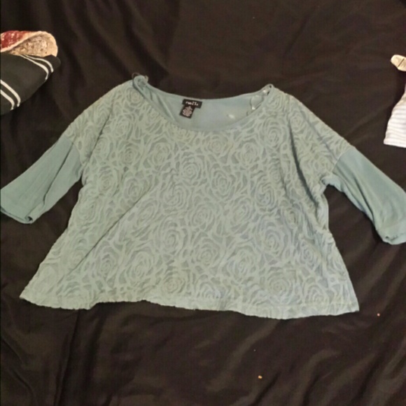 Blue floral crop top3/4 sleeve shrit