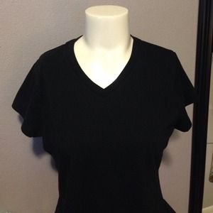 V-neck black tee