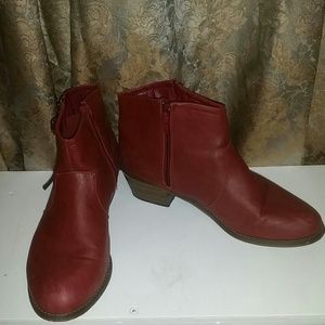 Western red ankle boot