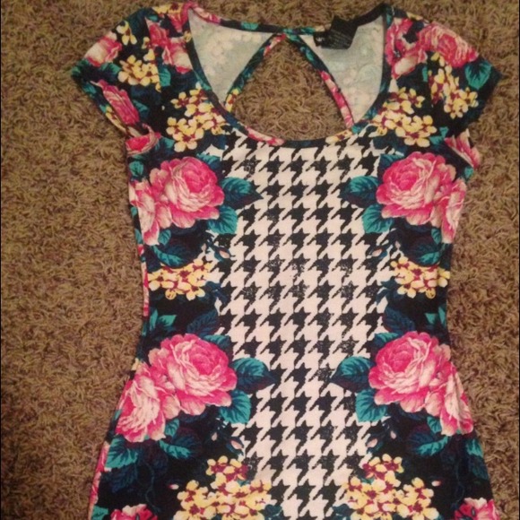 Wet seal stretchy shirt