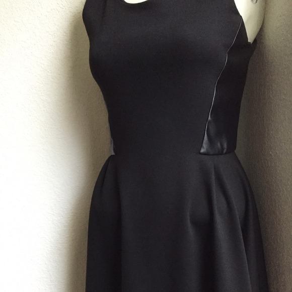 Little black dress - Picture 3 of 4