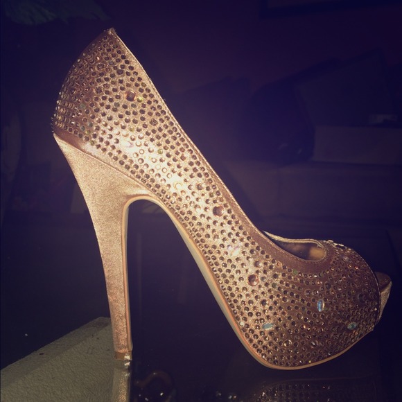 Gently worn Steve Madden heels!