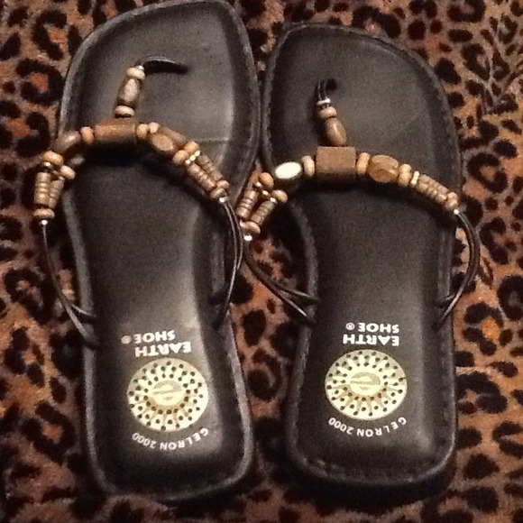 Earth Shoes Flip Flops