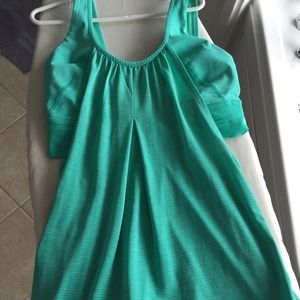 Lulu sea foam green top size 4