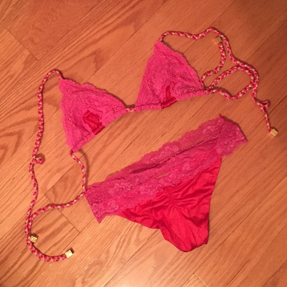 SOLD❗️ ❤️Beach Bunny swimwear pink lace