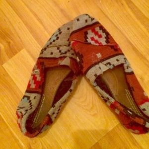 ⚡️NEW LOWER PRICE ⚡️Tribal print TOMS