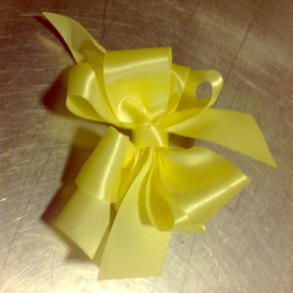 Beautiful Handmade Yellow Bow - Picture 1 of 2