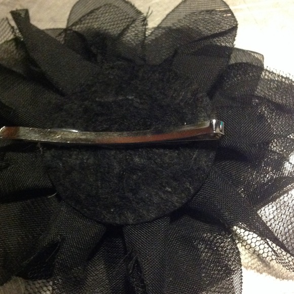 Very Pretty Black Hair Bow - Picture 2 of 2