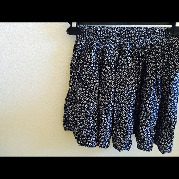 ‼️PRICED REDUCED‼️Brandy Melville Skirt 🌸