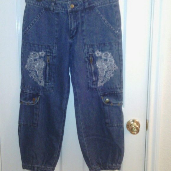 CAPRIS - Picture 3 of 3
