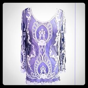 HP🎉🎉 Beautiful 'Porcelain' stitched and lace top