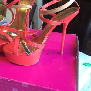 Shoedazzle Marielle high heels in coral size 10