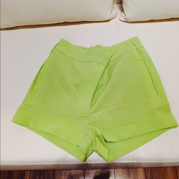 Lite green shorts - Picture 2 of 3
