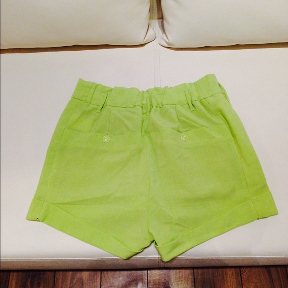 Lite green shorts - Picture 3 of 3
