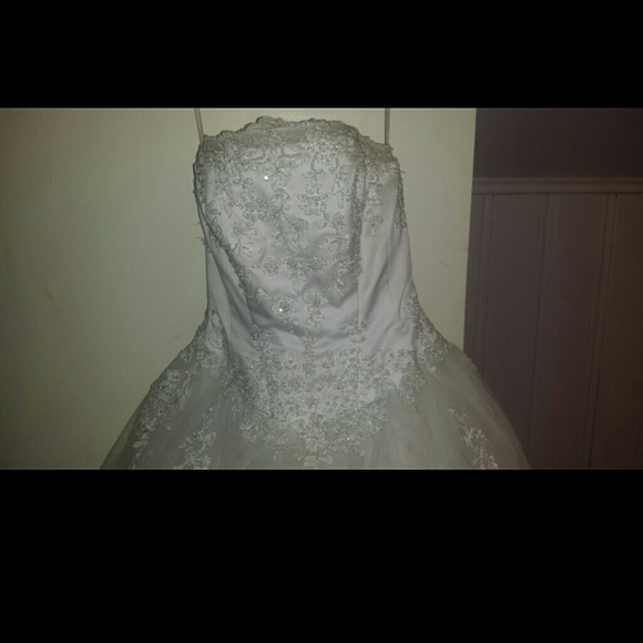 Beautiful  white wedding  dress