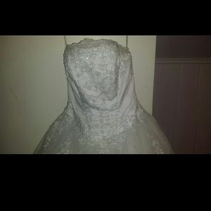 Beautiful  white wedding  dress