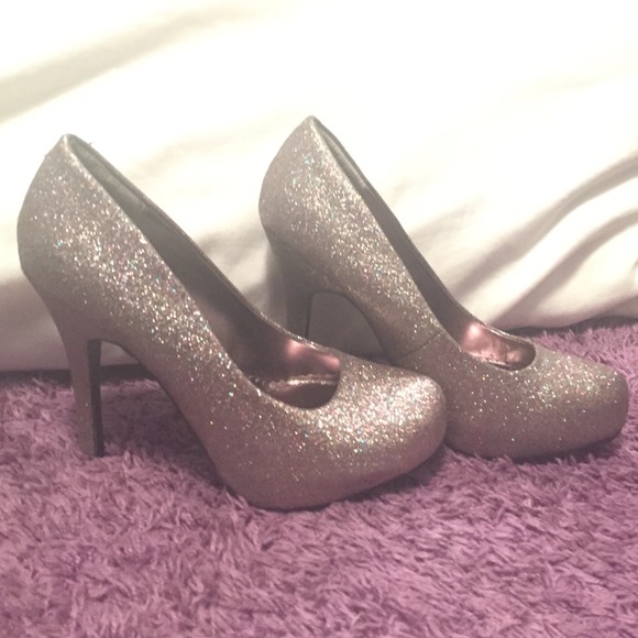 5 inch beautiful Bamboo glitter high heels!