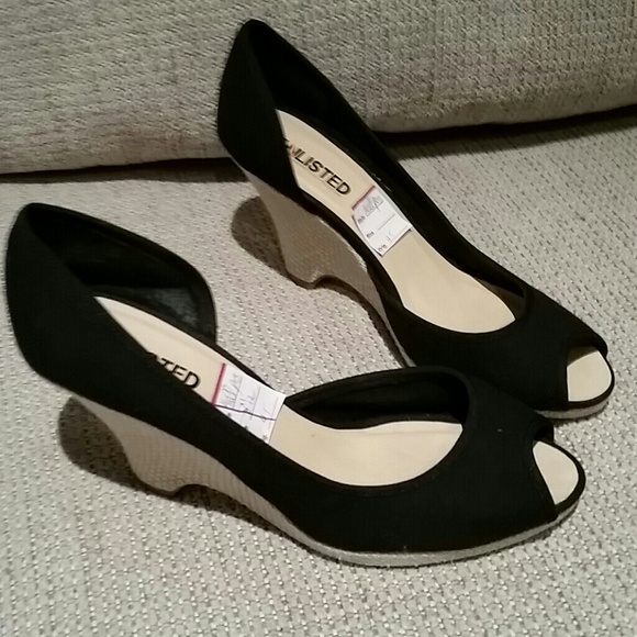 Unlisted-Kenneth Cole Pump-Hall Pass