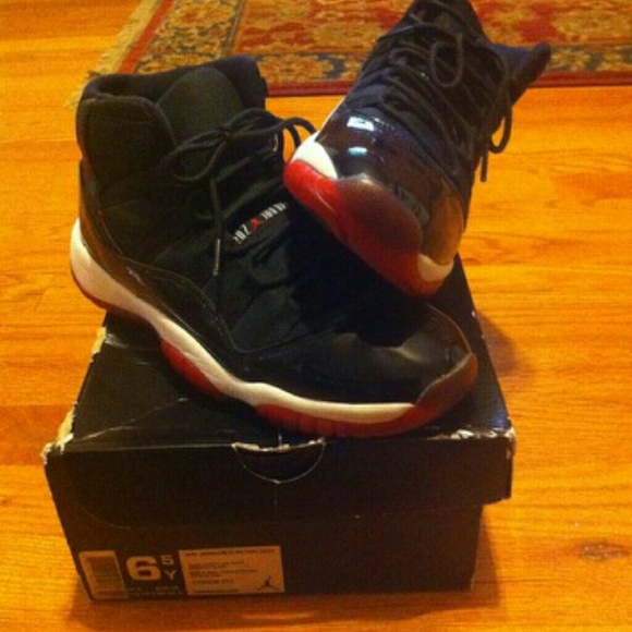 Bred 11's size 6.5y