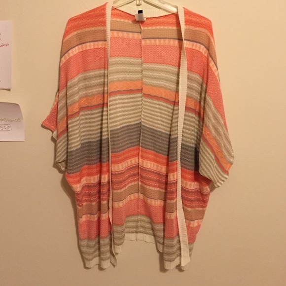 Short sleeved open sweater
