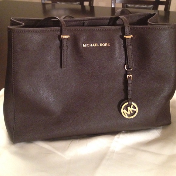 MK Jet Set Travel purse - Picture 2 of 4