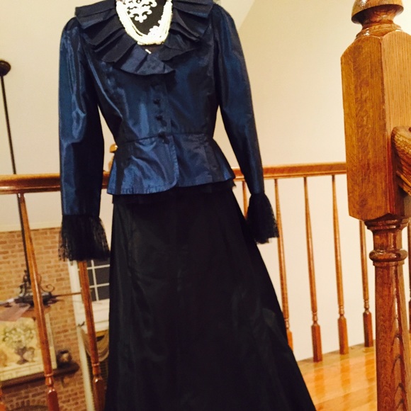 Teri Jon 100 % Silk evening top