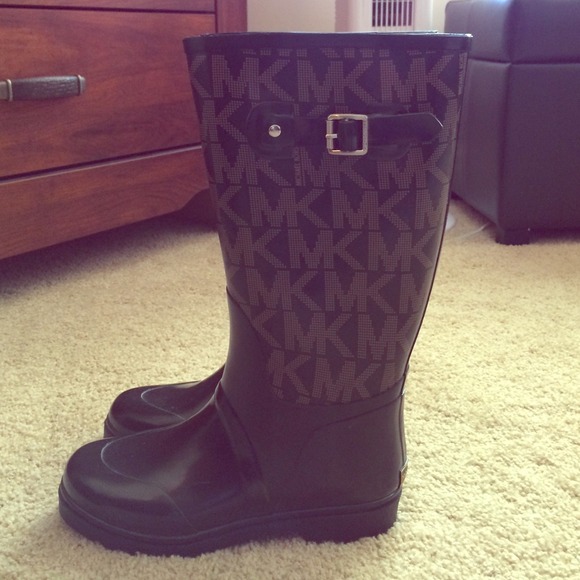 Like-new Michael Kors rain boots, size 8