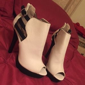 Size 8 heels from Charlotte Russe never been used.