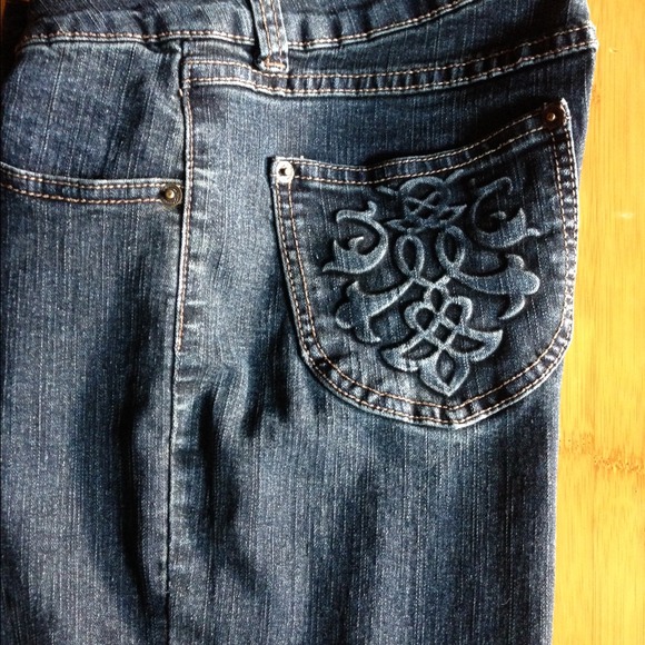 👅Flavor Jeans Slim Fit, but not a skinny. - Picture 2 of 3