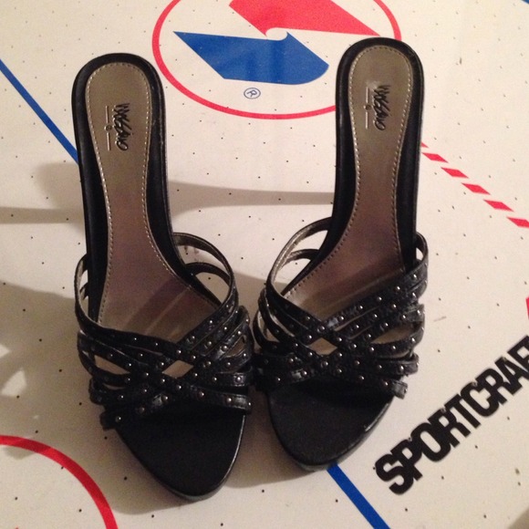 black sandal heels