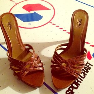 Camel strappy sandal