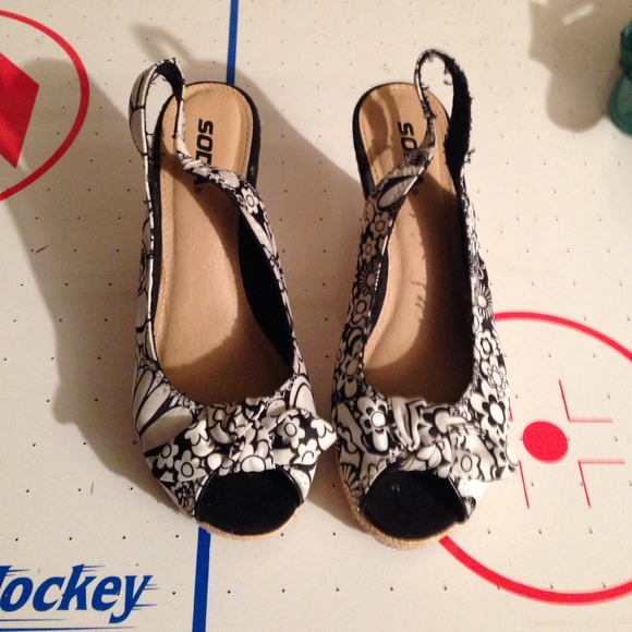 Black and white wedges