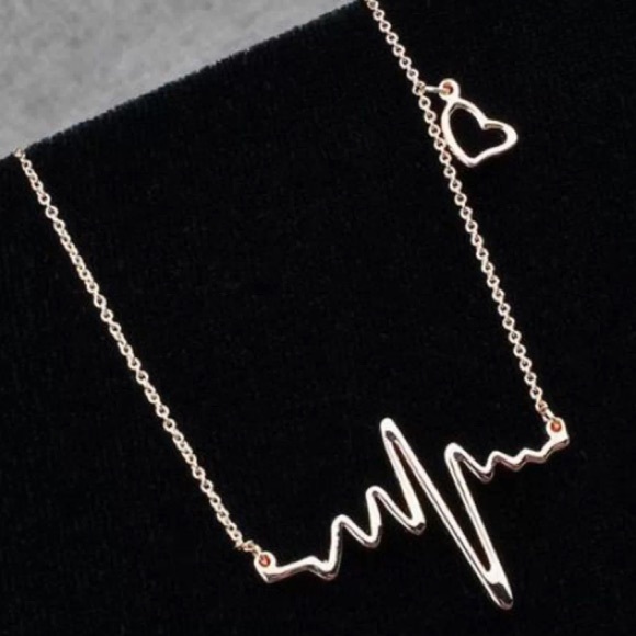Jewelry - 💞 Gold Colored Heart Beat Necklace w/ heart💞