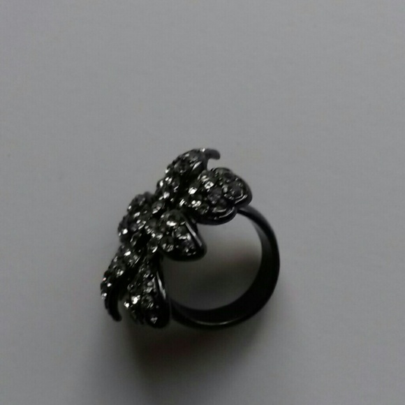 Ring - Picture 3 of 3
