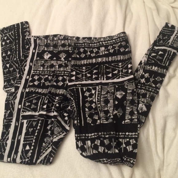 Pacsun-Nollie black&white tribal print leggings