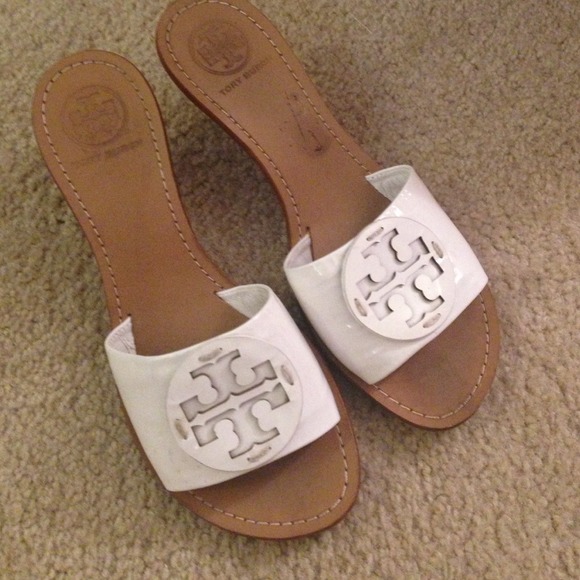Tory Burch white patent leather sandals size 7