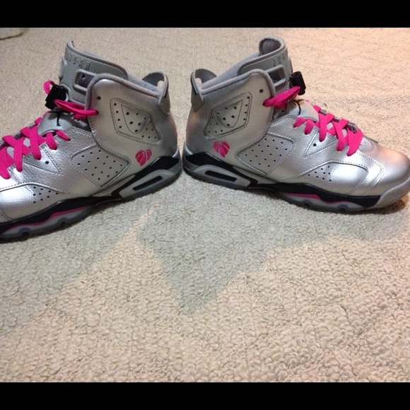 2014 Valentines Day Jordan 6's size 7Y