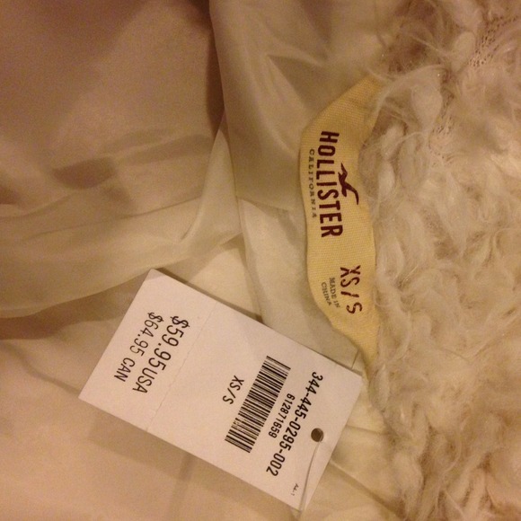 🚫TRADED🚫 Furry Coat - Picture 2 of 4