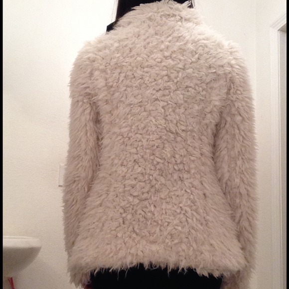 🚫TRADED🚫 Furry Coat - Picture 4 of 4