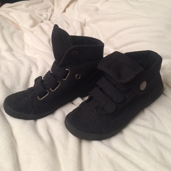 Blowfish dark gray shoes