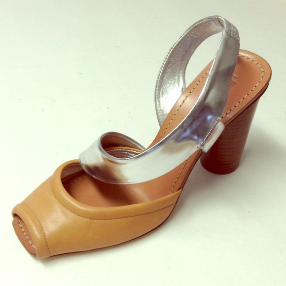 BCBGMaxAzria Shoes - BCBGMaxAzria Colorblock Heel LIKE NEW! BCBGMaxAzria Shoes - BCBGMaxAzria Colorblock Heel LIKE NEW!