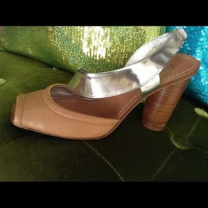 BCBGMaxAzria Shoes - BCBGMaxAzria Colorblock Heel LIKE NEW! BCBGMaxAzria Shoes - BCBGMaxAzria Colorblock Heel LIKE NEW!