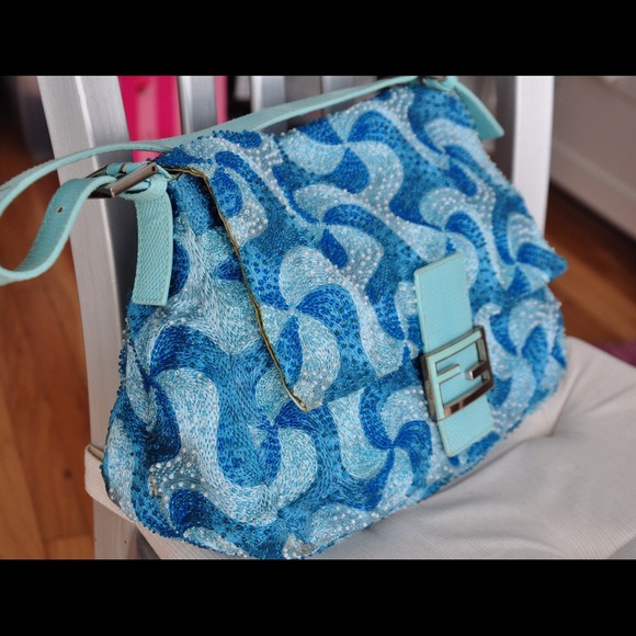 Authentic FENDI beaded baguette handbag. - Picture 3 of 4